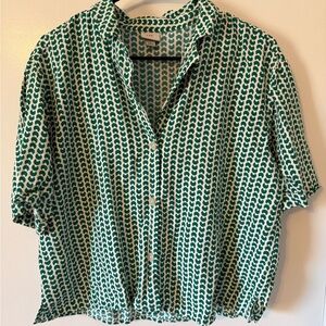 Green and White Geo Patterned Button-Up Shirt